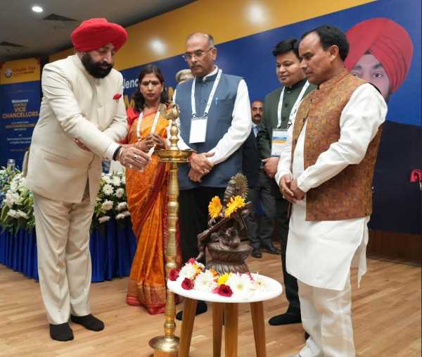 राज्यपाल ने ग्राफिक एरा इंस्टीट्यूट ऑफ मेडिकल साइंस में आयोजित उत्तर क्षेत्र के कुलपतियों के सम्मेलन का शुभारंभ किया