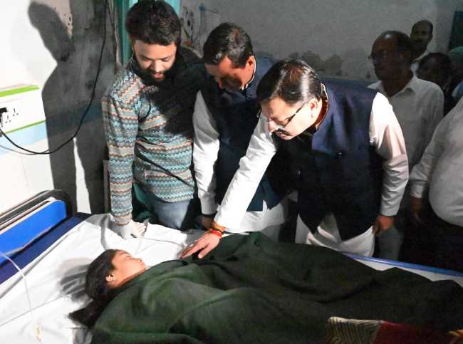मुख्यमंत्री ने घटना के तुरंत बाद रामनगर पहुचकर घायलों का जाना हालचाल