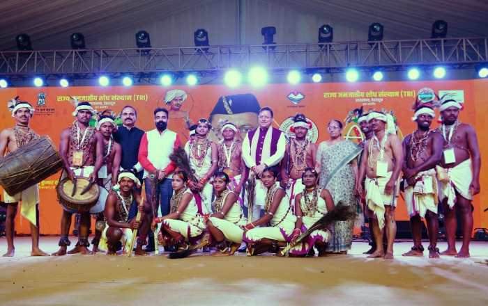 राज्य जनजातीय शोध संस्थान द्वारा आयोजित ’आदि गौरव महोत्सव’ कार्यक्रम में सीएम ने किया प्रतिभाग