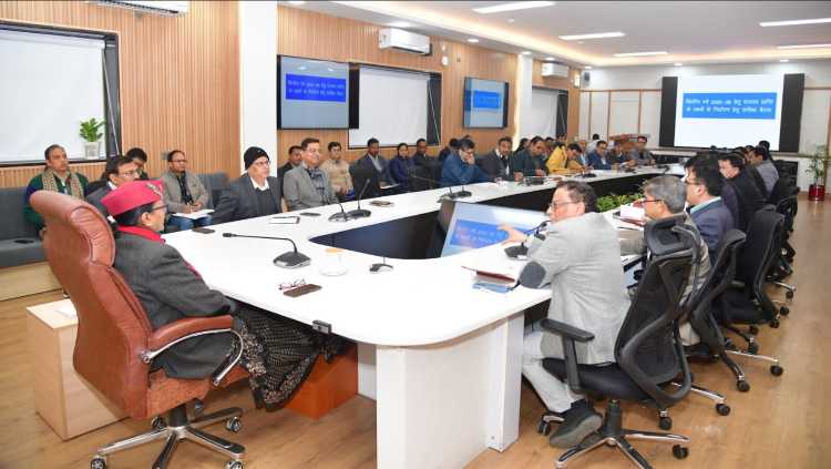 विभागों द्वारा वितरण और अदायगियों में आ रही समस्याओं का निवारण कर शीघ्र कार्यों को पूर्ण किया जाए: CS राधा रतूड़ी