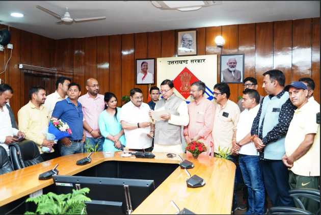 CM धामी से विधायक, मेयर देहरादून और पार्षदगणों ने मियांवाला का नाम जनभावनाओं के अनुरूप रामजीवाला किए जाने पर मुख्यमंत्री का आभार व्यक्त किया