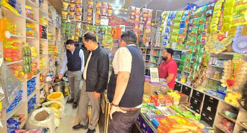 चमोली: यात्रा तैयारियों को लेकर खाद्य सुरक्षा एवं औषधि विभाग की टीम ने किया बाजार का निरीक्षण